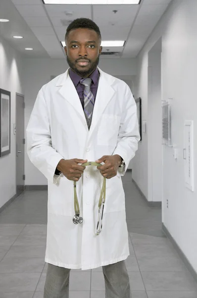 अफ्रीकी अमेरिकी डॉक्टर — स्टॉक फ़ोटो, इमेज
