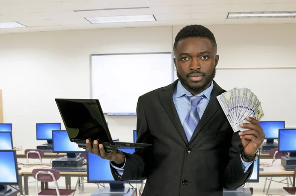 Man with computer and cash — Stock Photo, Image