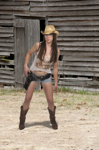 Cowgirl met relvolver — Stockfoto
