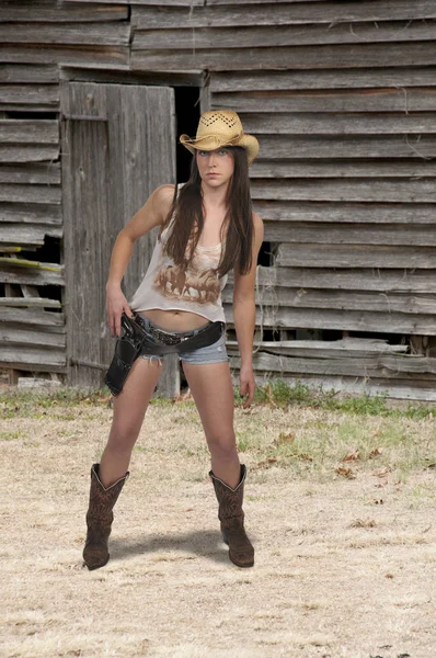 Cowgirl mit Relvolver — Stockfoto