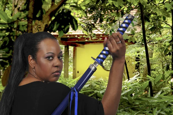 Vrouw Samurai zwaardvechter — Stockfoto