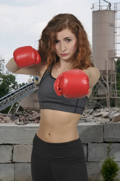 Mooie vrouw bokser — Stockfoto