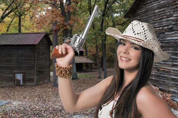Cowgirl mit Relvolver — Stockfoto