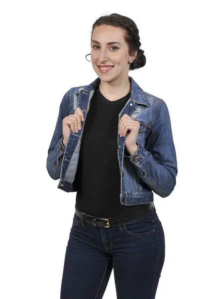 Женщина в джинсах и джинсовой куртке — стоковое фото