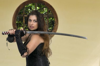 Kadın samuray kılıç