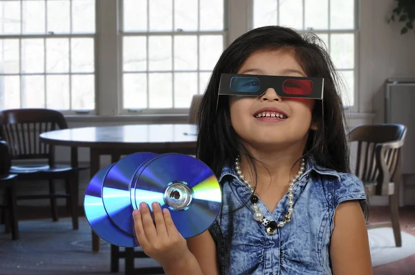 Niña viendo 3d película — Foto de Stock