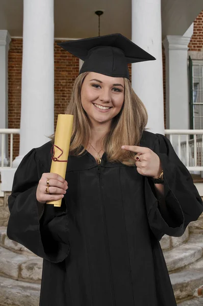 Femme Collège ou diplôme d'études secondaires — Photo