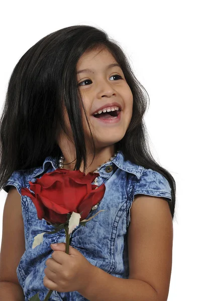 Маленька дівчинка тримає троянду — стокове фото