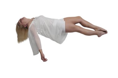 Güzel yüzen kadın