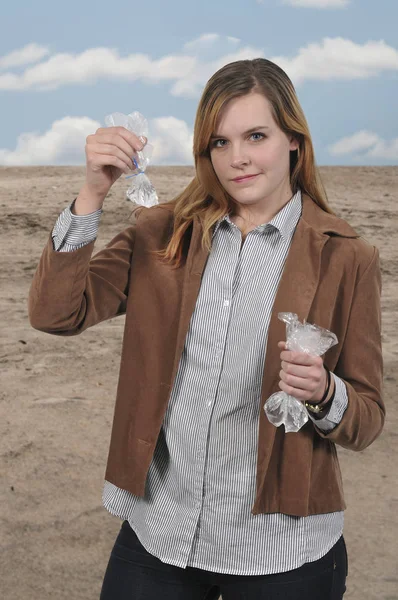 Woman Water Rationing — Stock Photo, Image