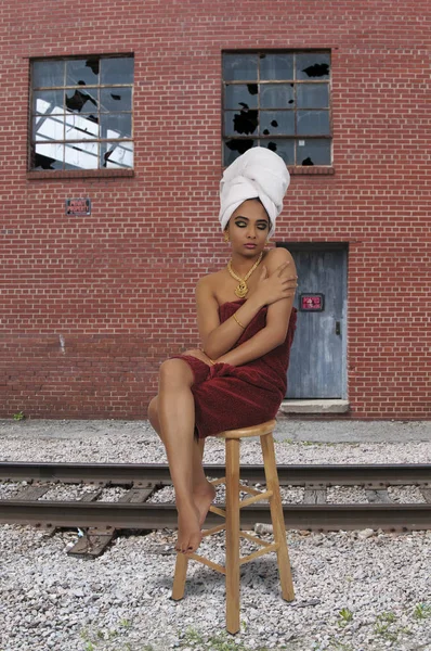 Vrouw met een handdoek — Stockfoto