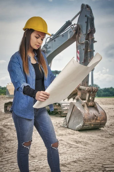 Lavoratrice edile — Foto Stock