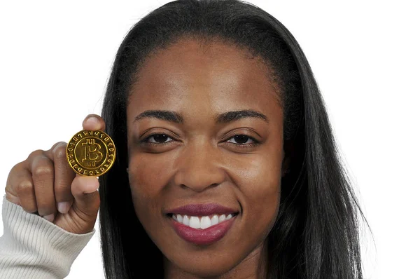 Frau im Besitz von Bitcoin — Stockfoto