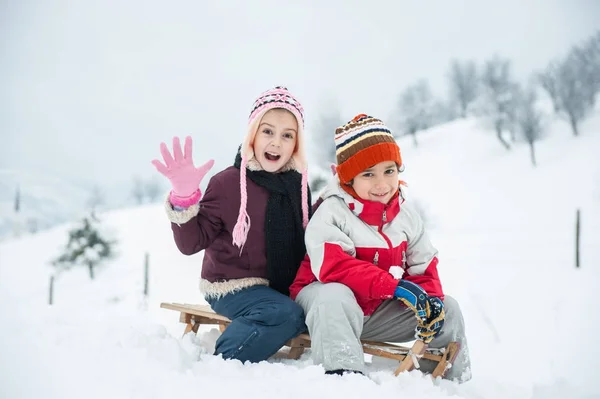 Karda Çocuk Mutlu Oynak — Stok fotoğraf