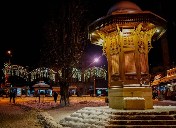 Sebilj Durante Bella Notte Inverno Nella Città Vecchia Sarajevo Simbolo — Foto Stock