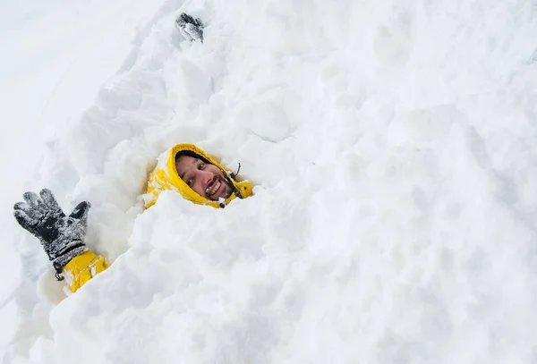 Homme Adulte Amuser Dans Grande Neige — Photo