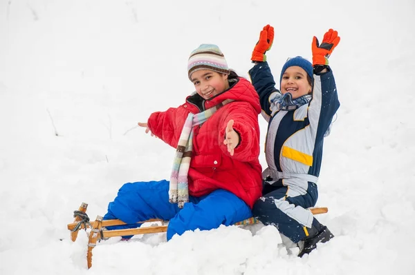 Feliz Niño Juguetón Trineo Nieve —  Fotos de Stock