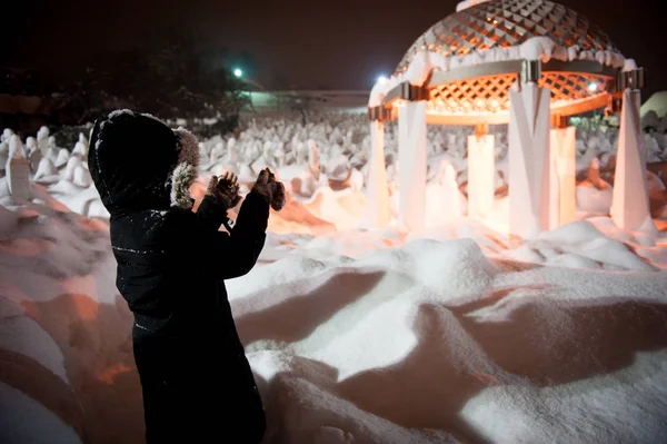 Mistico Cimitero Memoriale Inverno Notte Neve — Foto Stock