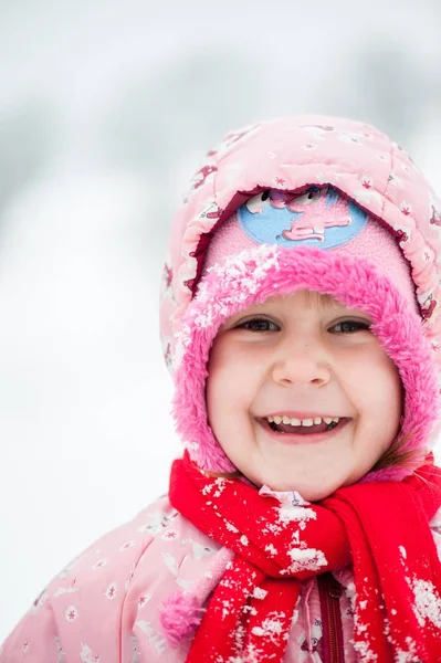 Boldog Játékos Gyerek Hóban — Stock Fotó