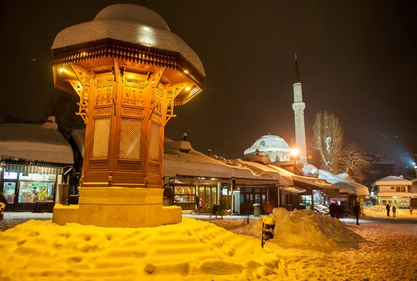 Sebilj Vackra Vinter Natten Gamla Staden Sarajevo Symbol För Staden — Stockfoto