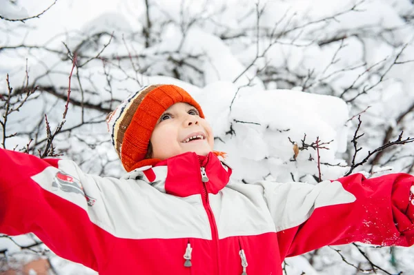 Glücklicher Verspielter Junge Schnee — Stockfoto