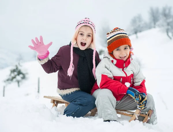 Szczęśliwe Dziecko Figlarny Śniegu — Zdjęcie stockowe