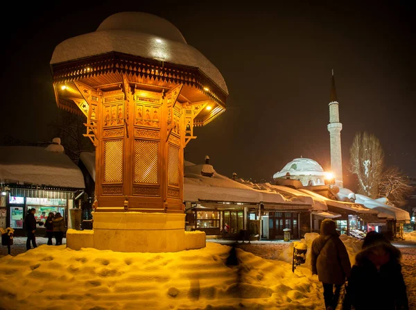 Sebilj Krásné Zimní Noci Starém Městě Sarajevu Symbolem Města — Stock fotografie