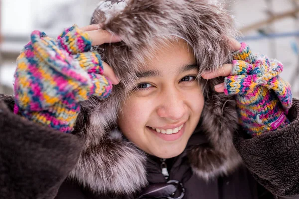 Beautiful Middle Eastern Girl Snow — Stock Photo, Image