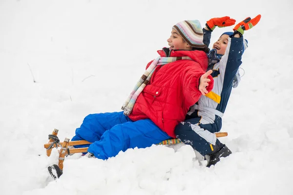 Menina Brincalhão Feliz Neve — Fotografia de Stock