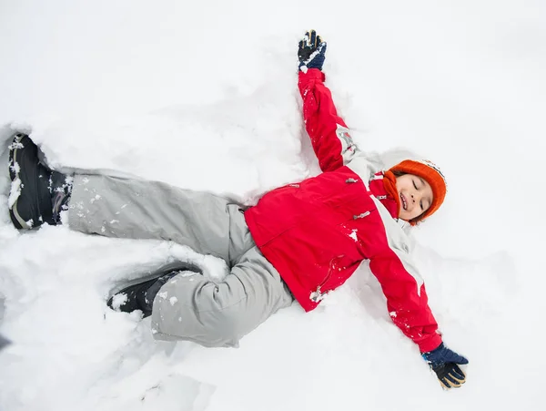 Glada Lekfulla Pojken Snö — Stockfoto