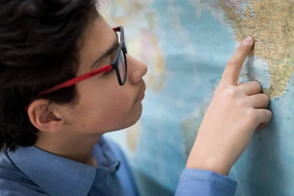 Young Kid School Finding Place Map — Stock Photo, Image