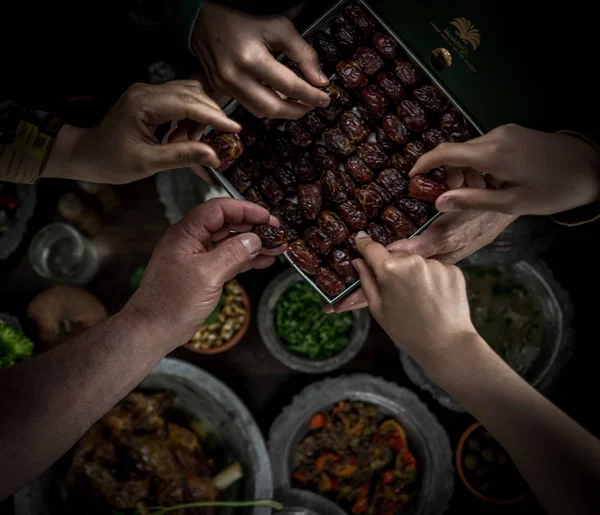 Eating Dates What Muslim Family First Iftar Ramadan — Stock Photo, Image