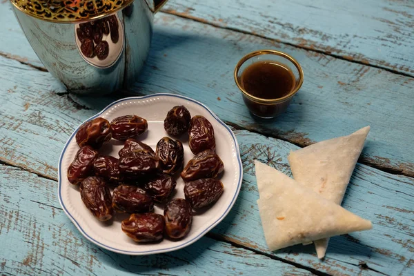 Simple Islamic Meal Breaking Fast — Stock Photo, Image