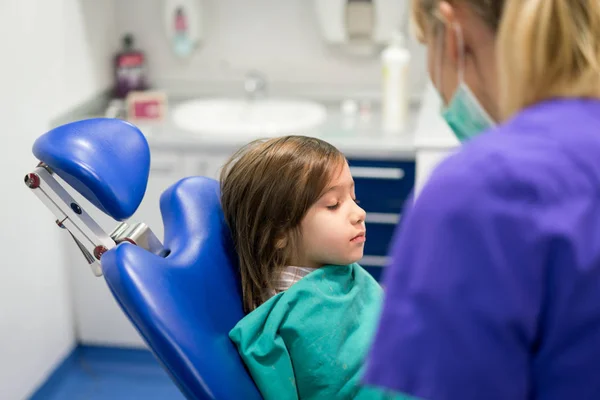 Menino Check Dentário Regular Clínica — Fotografia de Stock