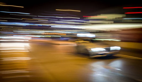 Autók Mozgás Város Eső Éjszaka Utca — Stock Fotó