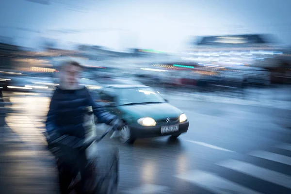 Éjszakai Csúcsforgalom Mozgásban Lévő Emberek — Stock Fotó