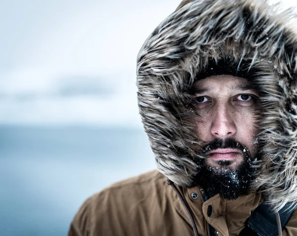 Uomo Spedizione Invernale Nel Deserto Artico — Foto Stock