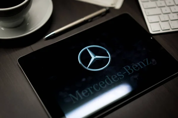 New York New York Usa 2019 Logo Mercedes Sur Ipad — Photo