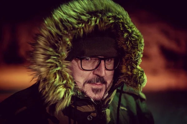 Zimní Muž Průzkumník Kožešinovou Bundou Portrét Připraven Dobrodružství — Stock fotografie