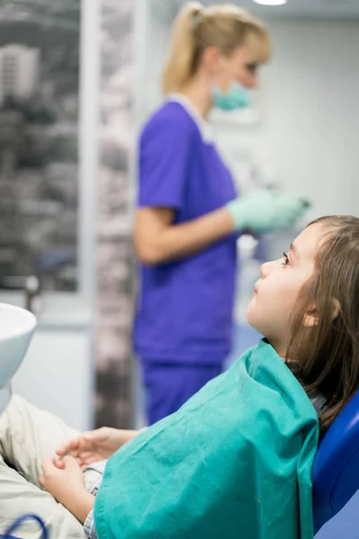 Ragazzo Regolare Controllo Dentale Clinica — Foto Stock