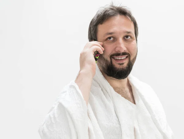 Muçulmano Peregrino Masculino Com Telefone Celular — Fotografia de Stock