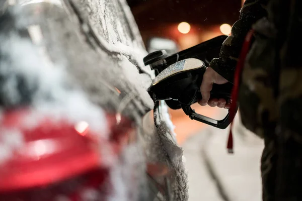 Carro Reabastecimento Noite Inverno Com Combustível — Fotografia de Stock