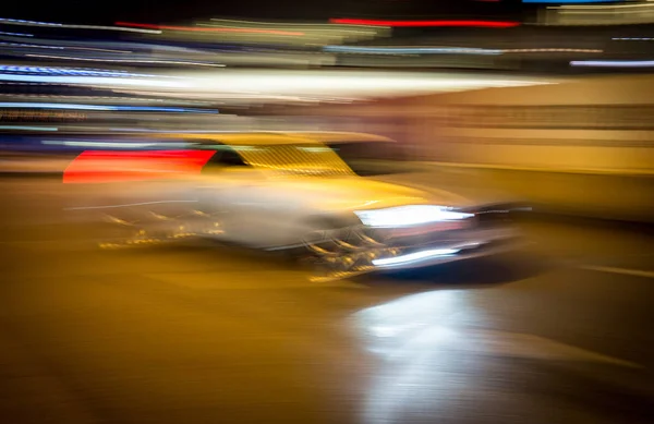 Autos Bewegen Sich Auf Der Stadt Regen Nacht Straße — Stockfoto