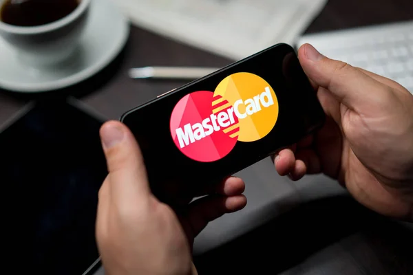 New York New York Usa 2019 Logo Mastercard Iphone Mano — Foto Stock