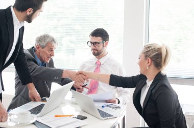 Yeni iş adamları ve yöneticiler için iş görüşmesi