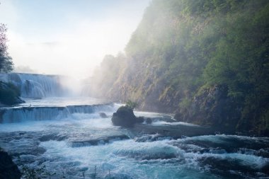 Erken sabah güzel şelale