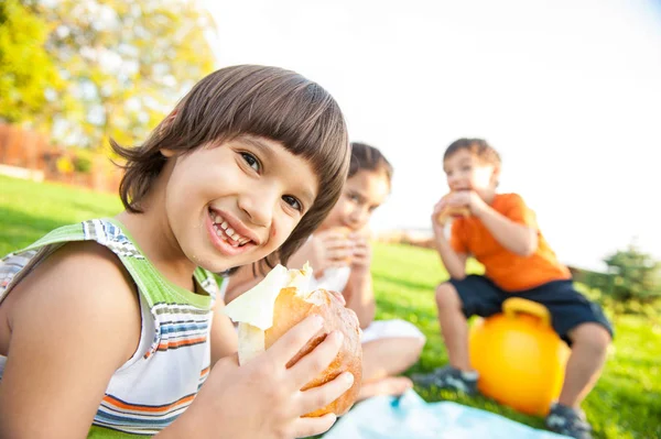 Glückliche Kleine Kinder Genießen Ausflug — Stockfoto