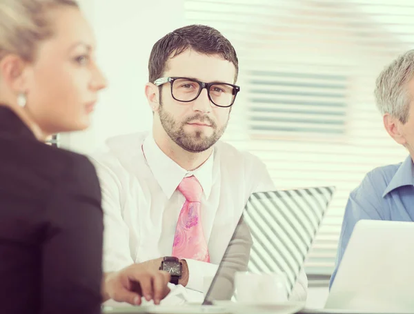 Empresários Dentro Escritório Reunião — Fotografia de Stock