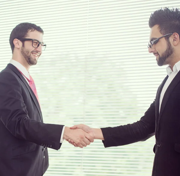 Apretón Manos Para Los Empresarios Ejecutivos — Foto de Stock