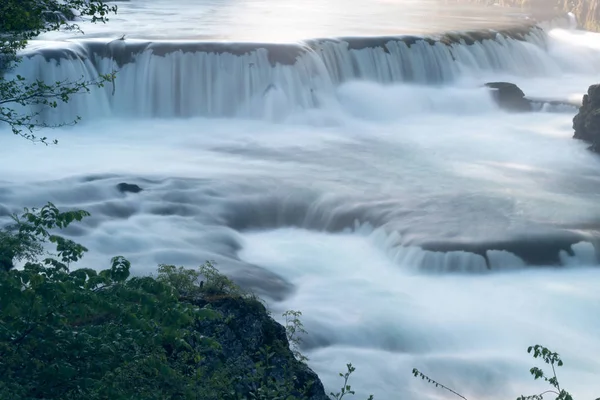 Красивый Водопад Рано Утром — стоковое фото